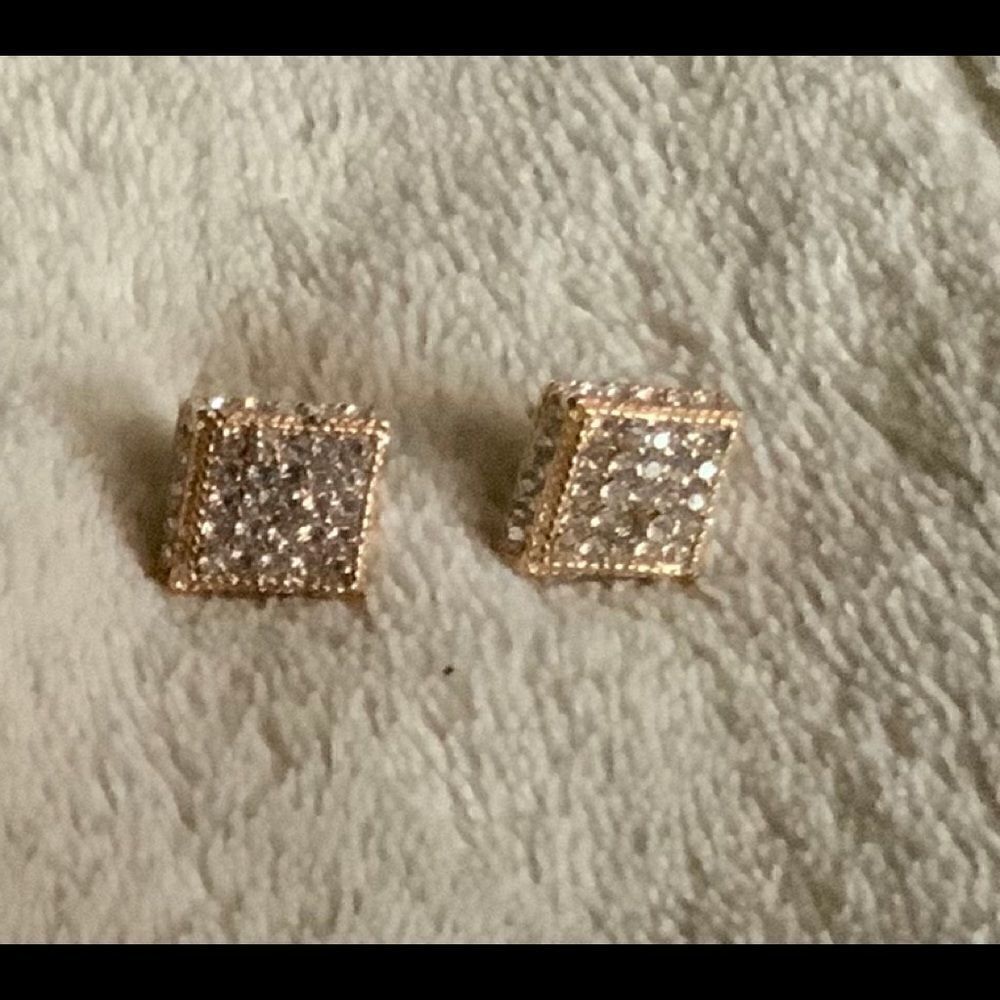 + Exquisite 18k Gold Diamond Earrings